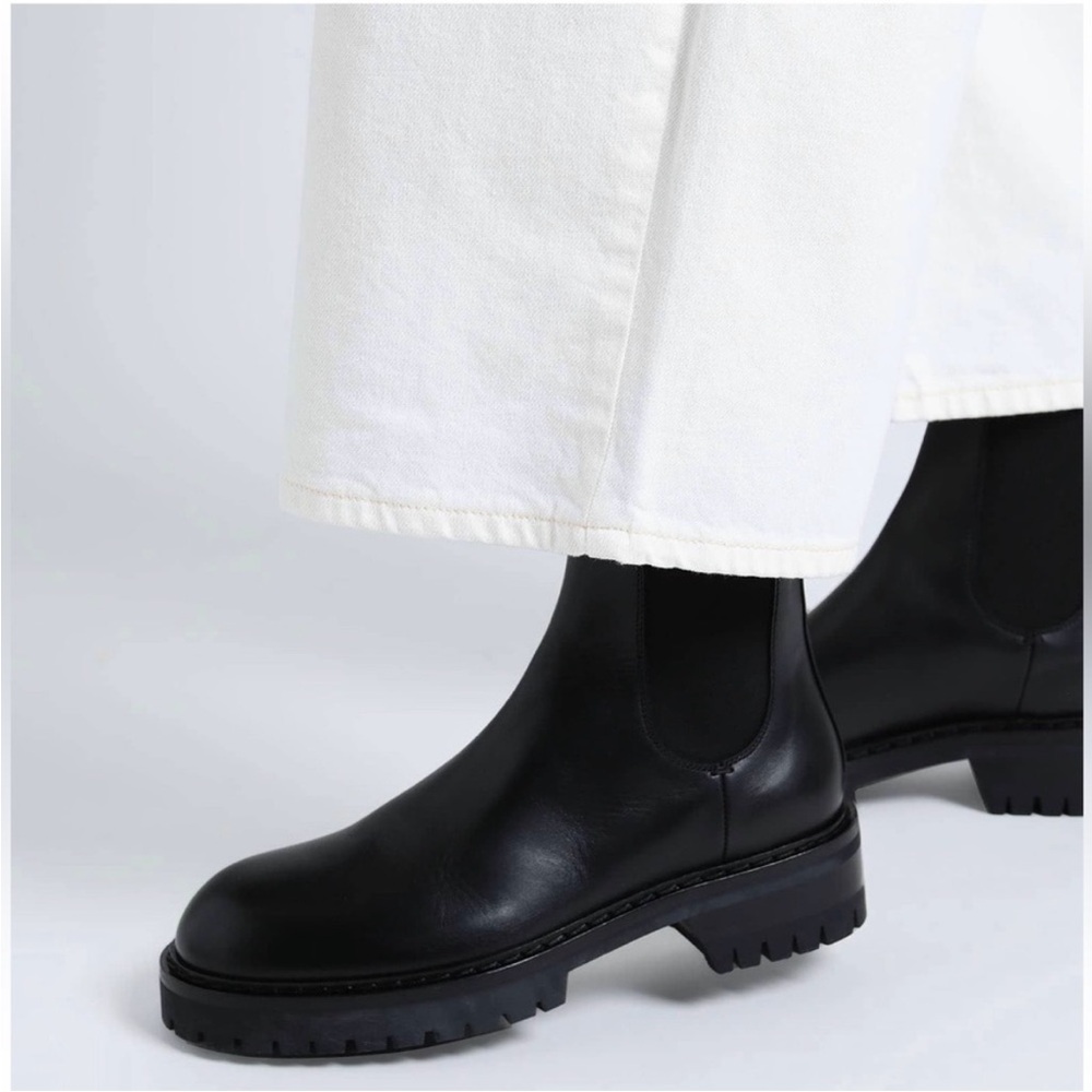 ANN DEMEULEMEESTER
Wally Leather Chelsea Boots - Black. Size 36. BNIB